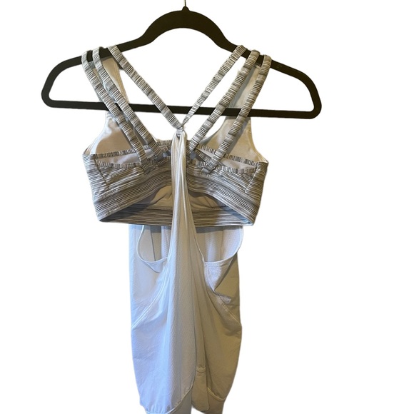 Lululemon Athletica 2-In-1 Workout Tank Top | White and Gray | Size 6, Medium - Picture 4 of 8